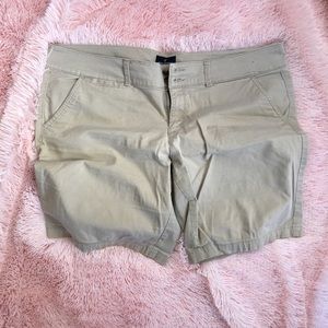AE Bermuda Shorts - 16 - Khaki